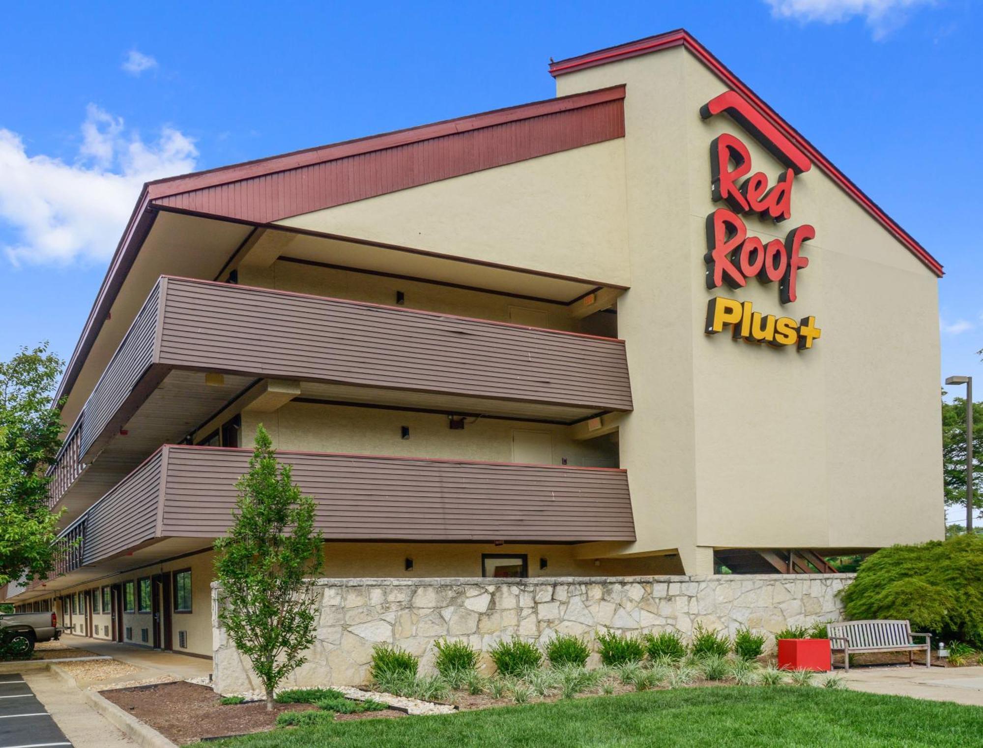 5 Red Roof PLUS+ Hotels in the South Worth Booking