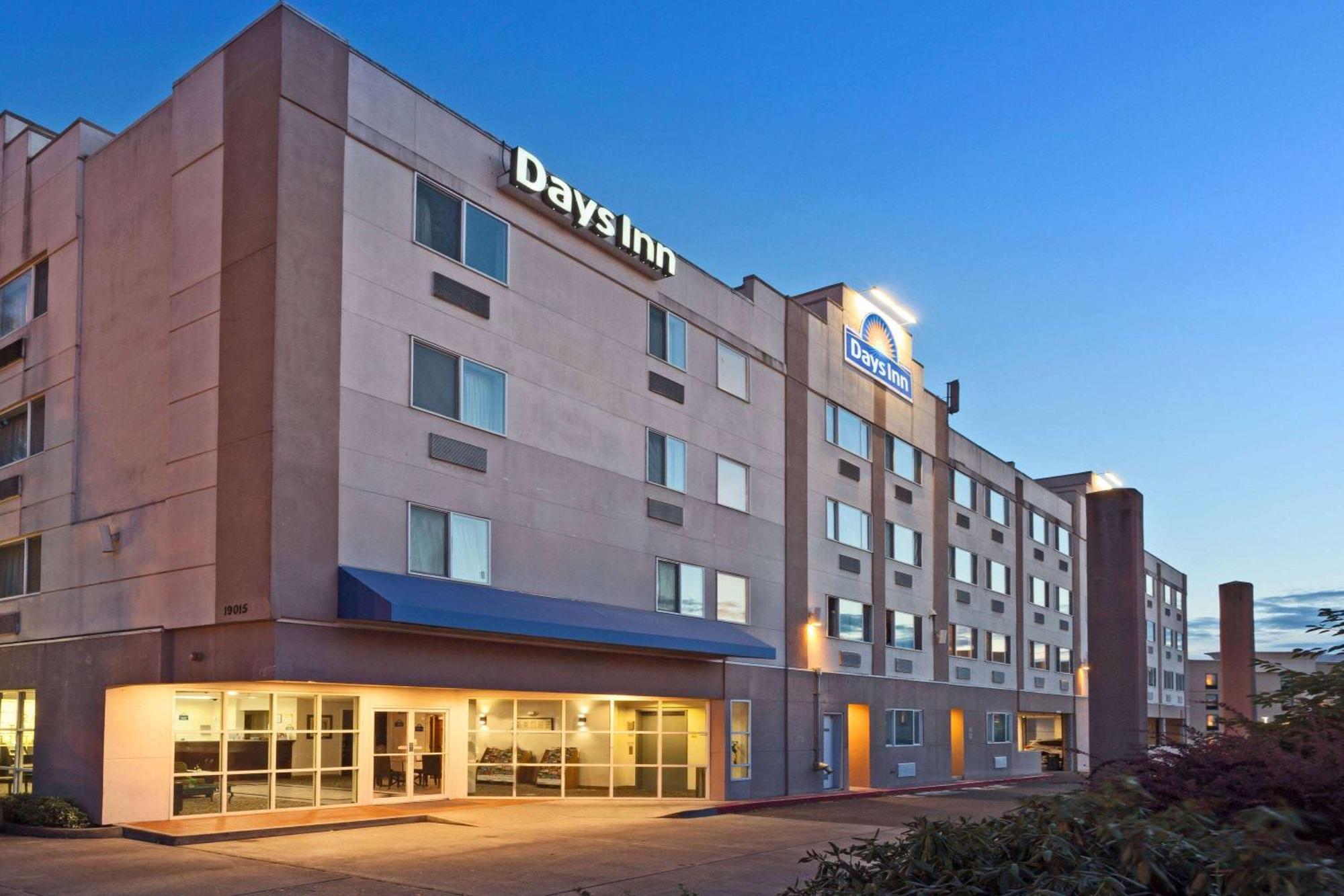 Staying Near Renton Village: 6 Airport Hotels Compared