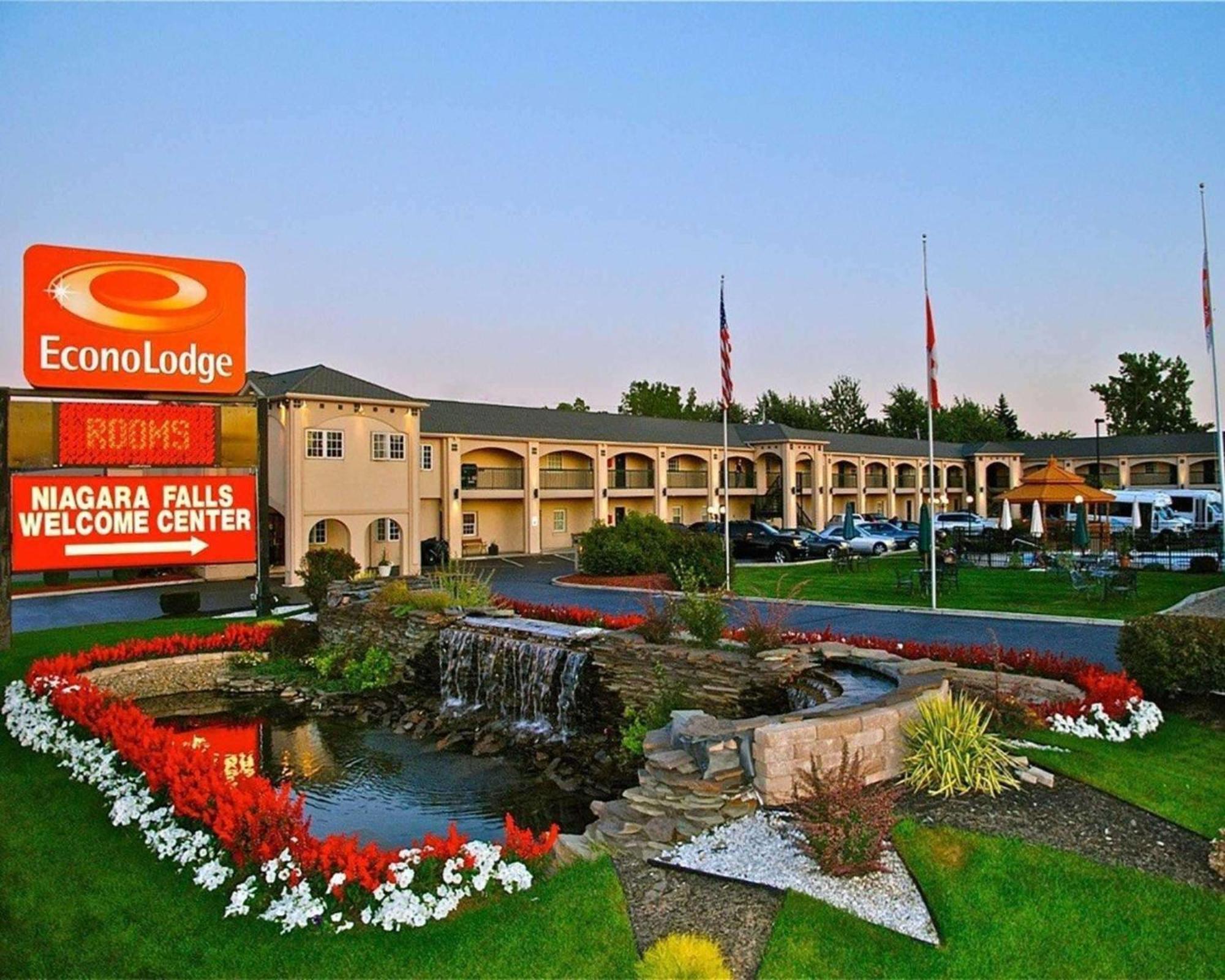 4 Airport-Convenient Hotels Close to IMAX Theatre Niagara Falls