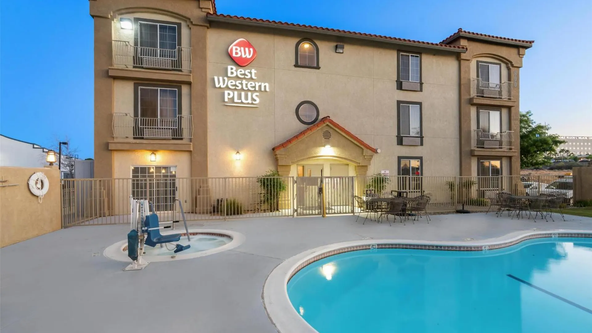 7 Smart Business Hotels Near Marie Kerr Park Worth Booking