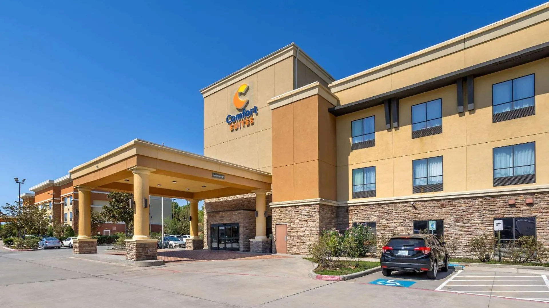 Staying Near Civil War Museum: 4 Business Hotels Compared