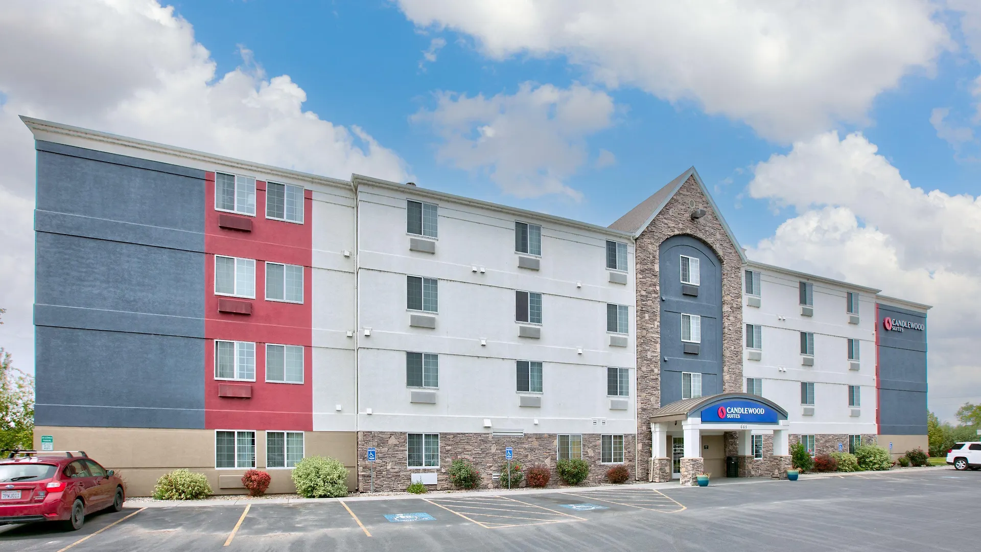 4 Central Hotels Near Russ Freeman Park for Easy Access