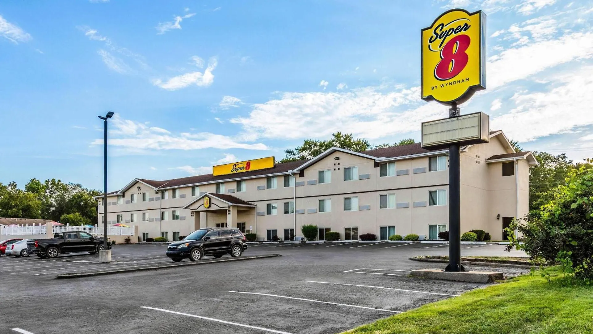 5 Budget Hotels Near Arrowhead Stadium Worth Booking