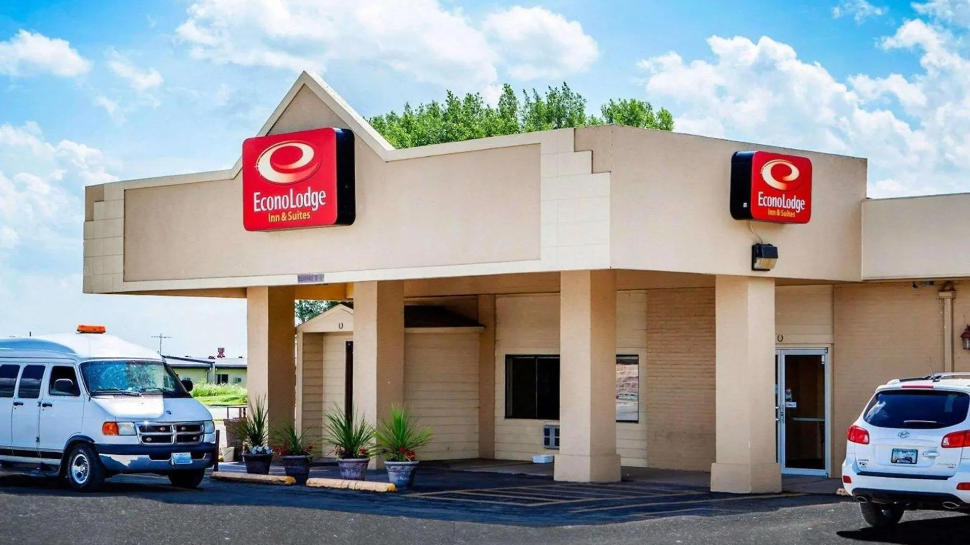 Where to Stay in Iowa: 4 Best Econo Lodge Hotels