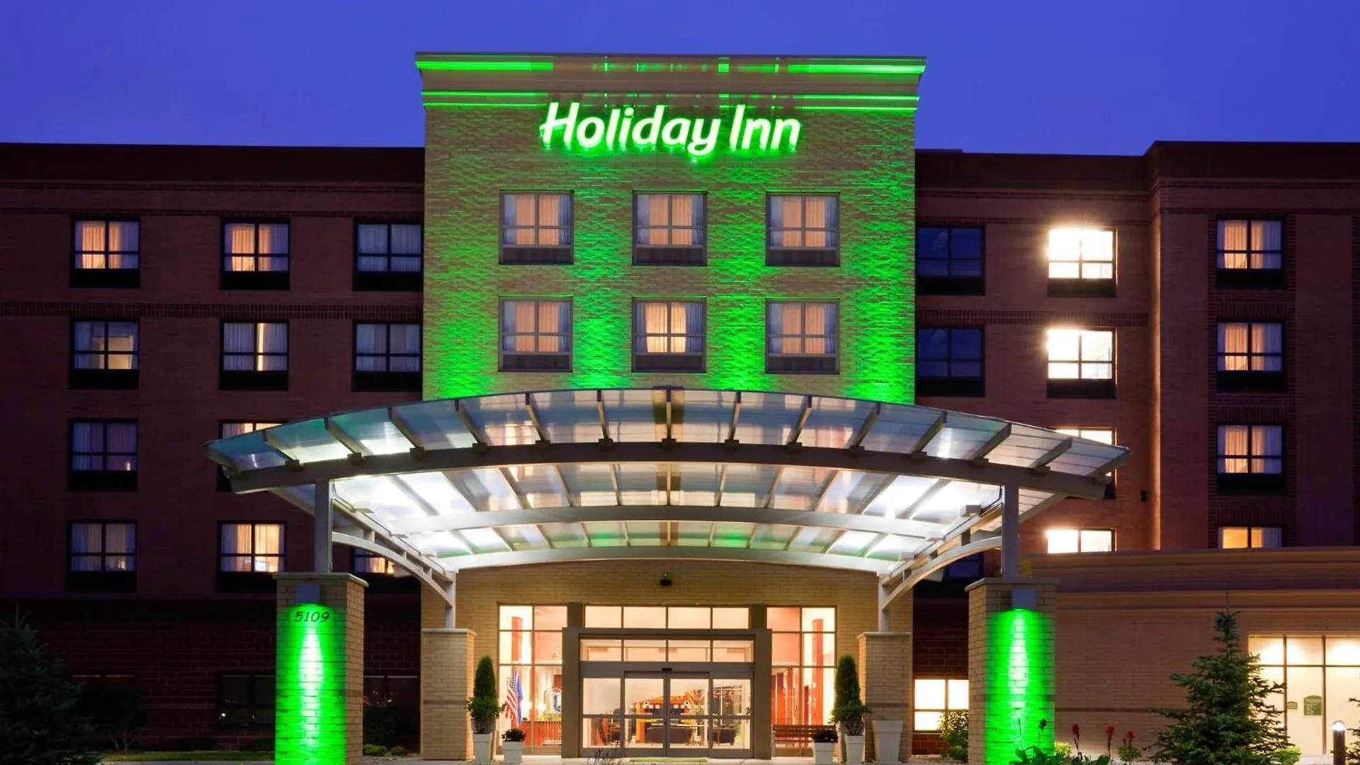 Where to Stay Near American Legion 481: 7 Best Airport Hotels