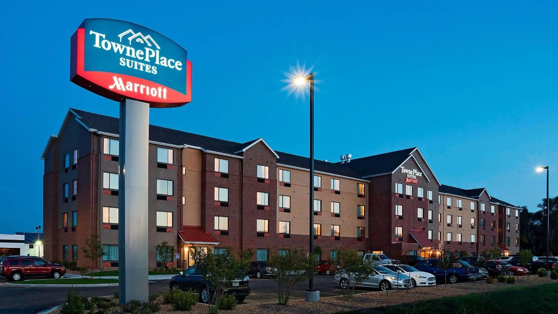 Where to Stay in Kansas: 7 Best Airport Hotels