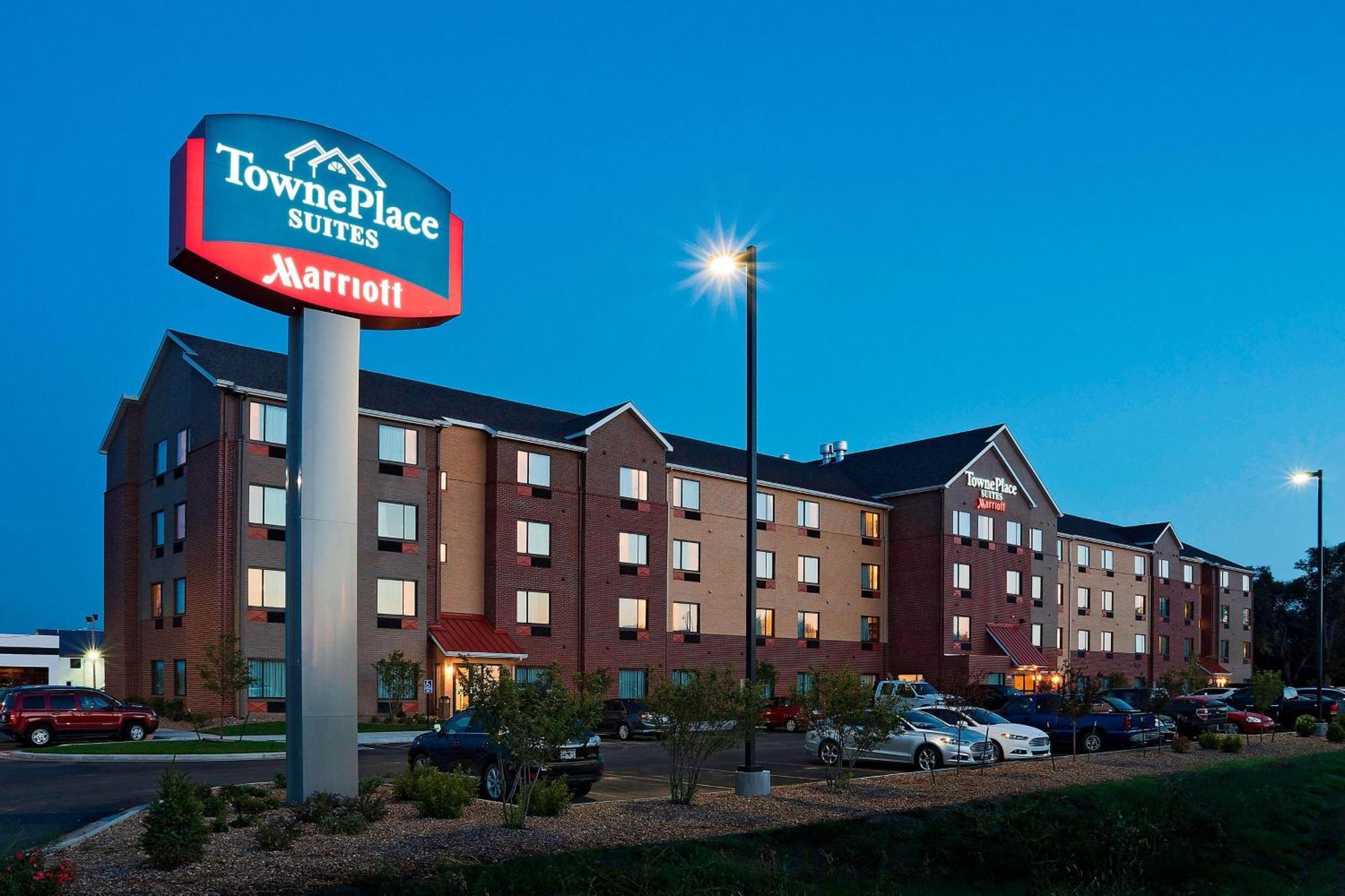 Where to Stay in Kansas: 7 Best Airport Hotels